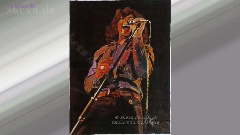 Eigene Hinterglasmalerei - Ian Gillan (Deep Purple) - 1975
1975 hatte ich dieses Bild von Ian Gillan als Klausurarbeit im Kunstunterricht auf Glas gemalt.

Ich hoffe es gefällt Fans.

Übrigens:
mein erstes Plattenalbum war "Made in Japan".

[ 1975_hinterglasmalerei-kunstunterricht_maler_s-klawonn_gemaelde_ian-gillan_fc ] 
