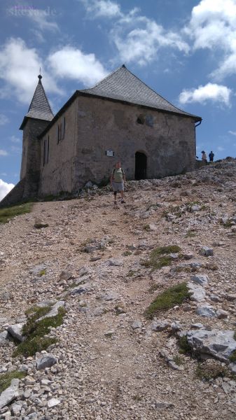 2020_Dobratsch-2166m_hoechste-Wallfahrtskirche-Europas-Maria-am-hlg-Stein
Seit 1662 steht sie als die höchstgelegene Wallfahrtskirche Europas auf dem Dobratsch in einerr Höhe von 2.167 m.
Schlüsselwörter: Österreich;Austria;2020