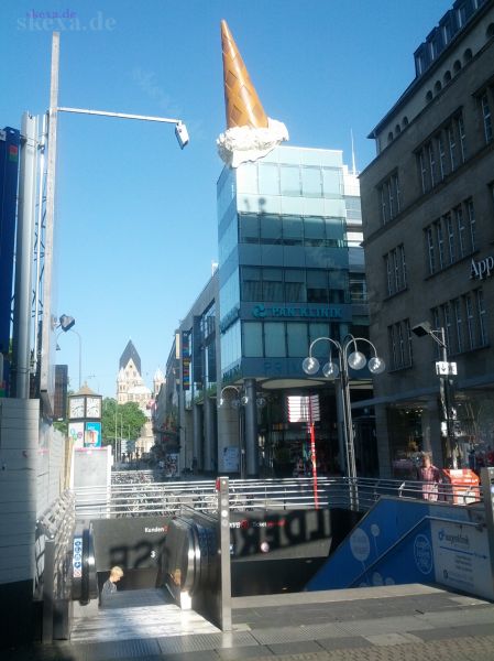 Köln - PAN-Klinik am Neumarkt mit Eistüte - Pop-Art mit 10 Metern Höhe seit 2001
2014
