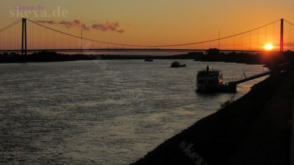  Sonnenuntergang an der "Golden Gate vom Niederrhein" - Emmerich
2018 [IMG_0535]
