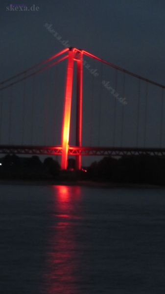 2018 Radtour Emmerich - Brückenpfeiler der "Golden Gate vom Niederrhein"
Belichtung freie Hand angelehnt 1 Sek. ohne Stativ (!) 
